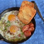 petit-déjeuner grillé au charbon de bois