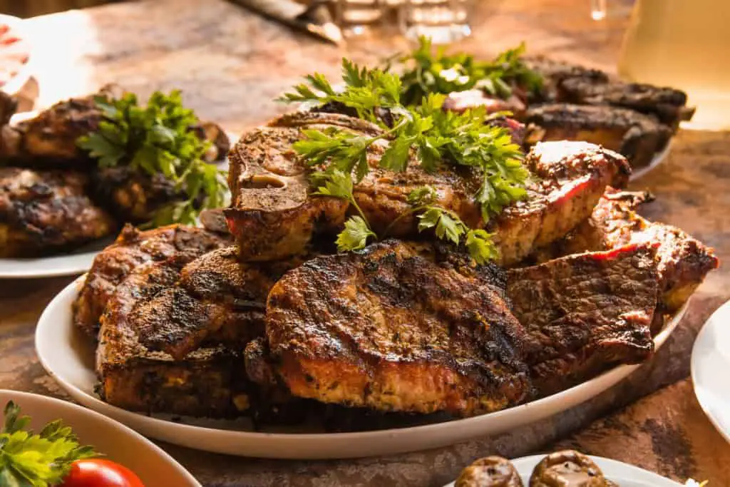 a plate of grilled meat