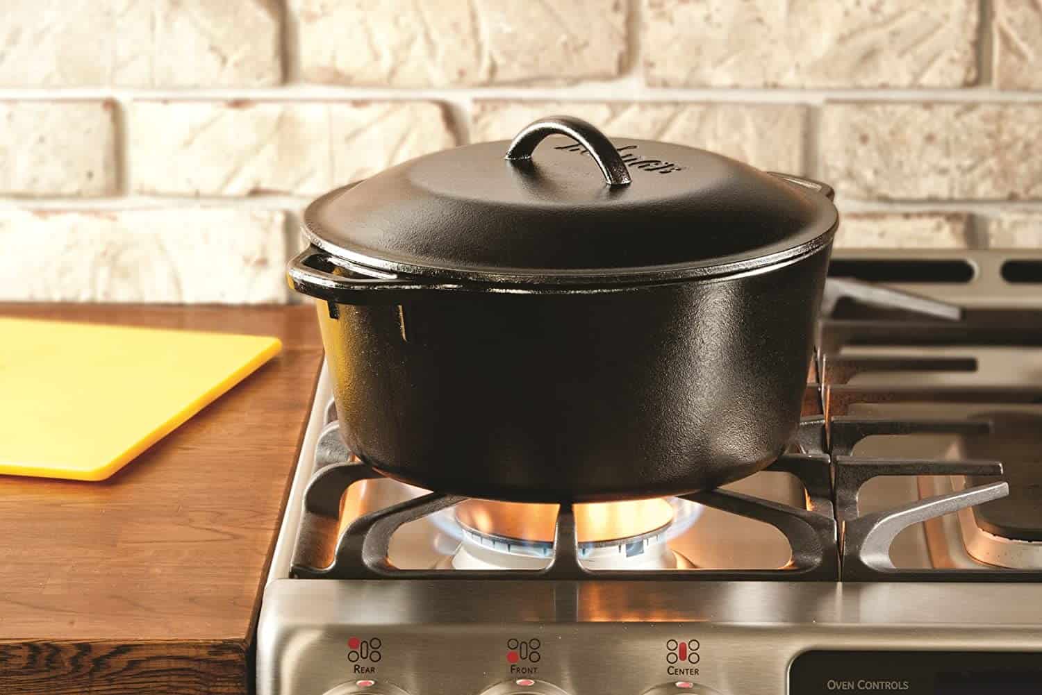 Melhor forno holandês de ferro fundido: Lodge 5 Quart Dual Loop Handle