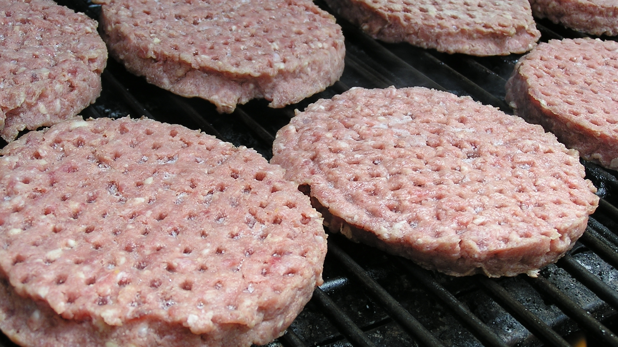 So grillen Sie gefrorene Burger