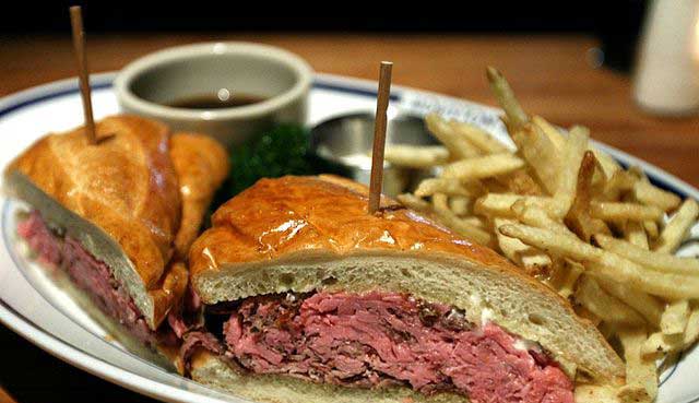 Останали-prime-rib-french-dip-with-Jus