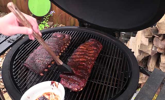 brush-ribs-with-bbq-sauce