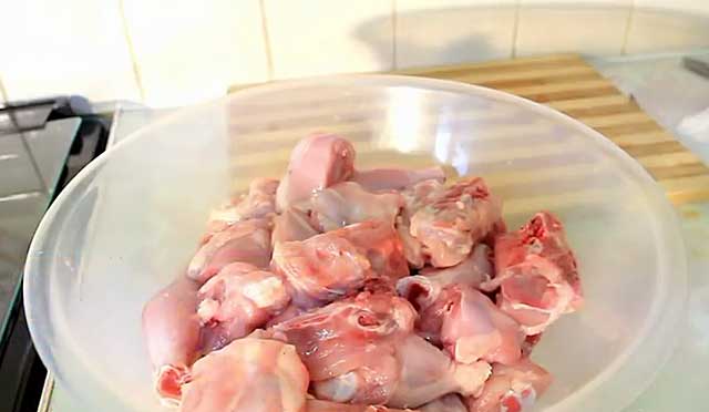 chop-the-chicken-into-pieces