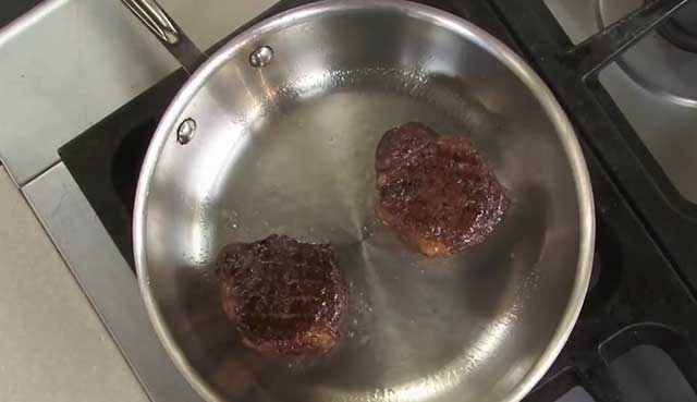 put-steak-in-skillet
