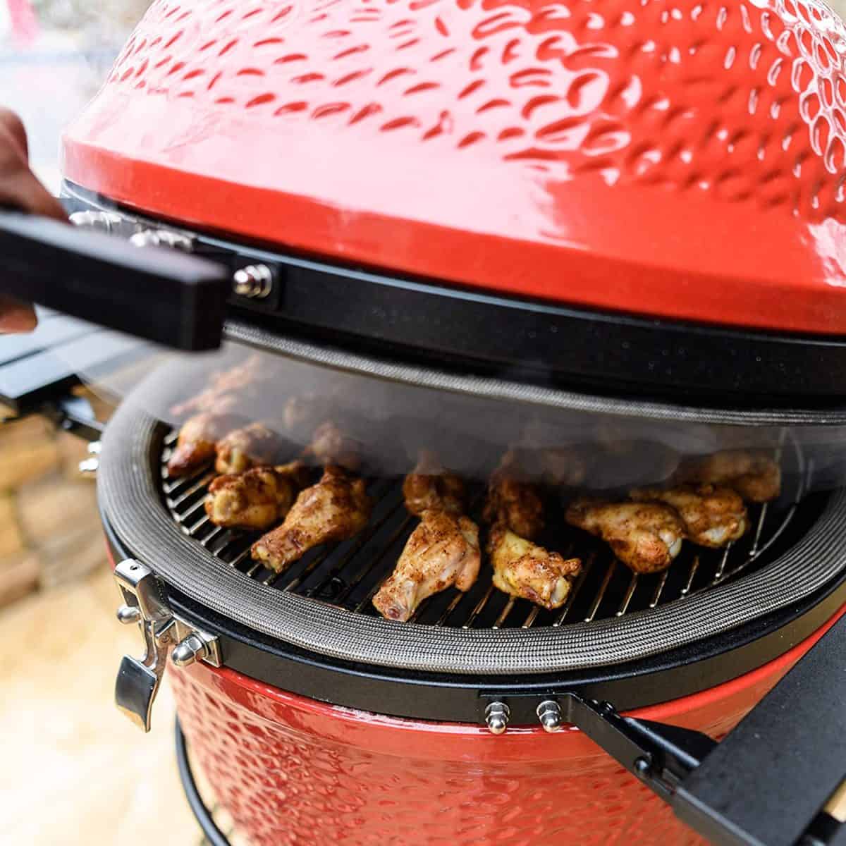 Bedste keramiske Kamado grill samlet- Kamado Joe Classic II åbner op