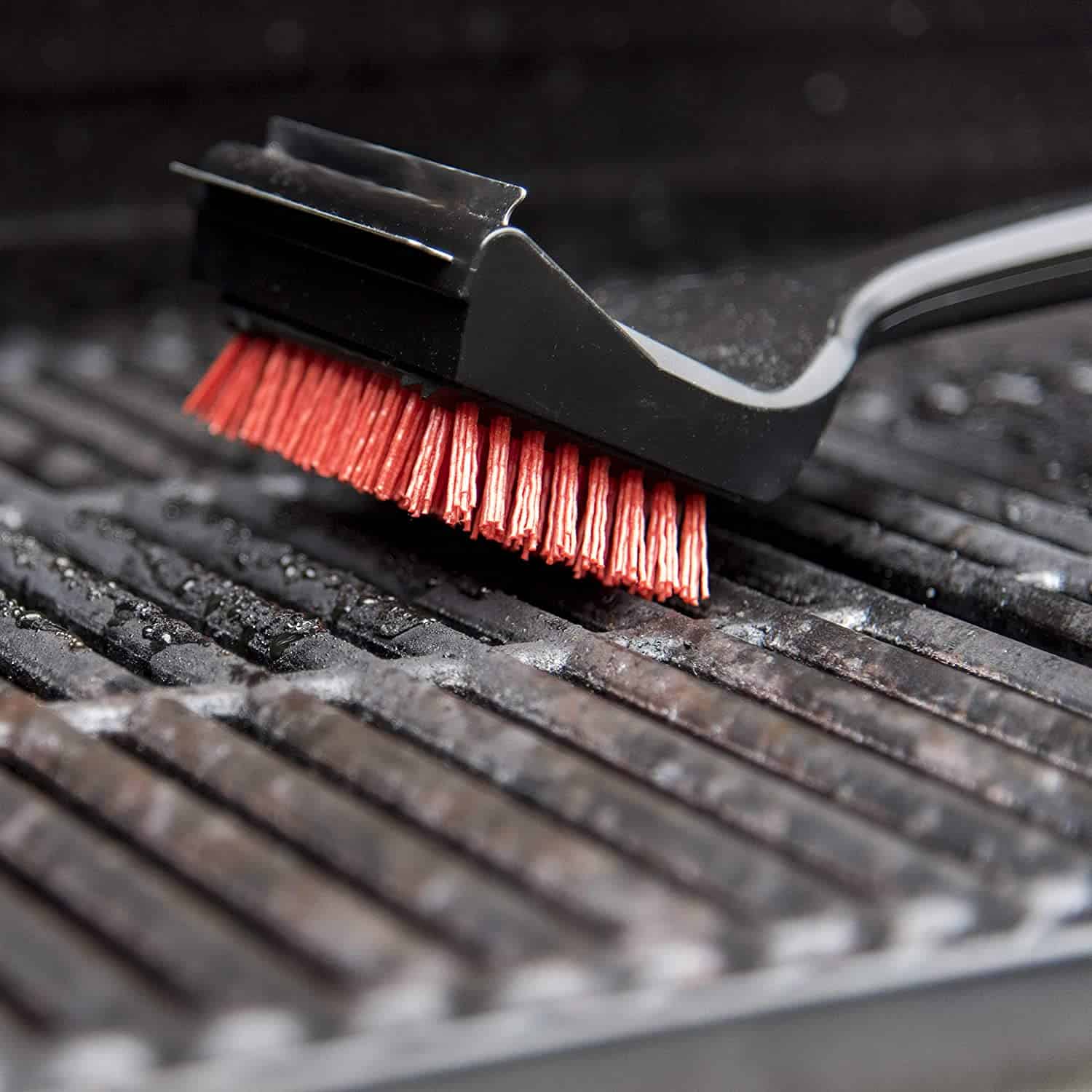 საუკეთესო ნეილონის გრილის ფუნჯი- Char-Broil SAFER Grill Brush on grill