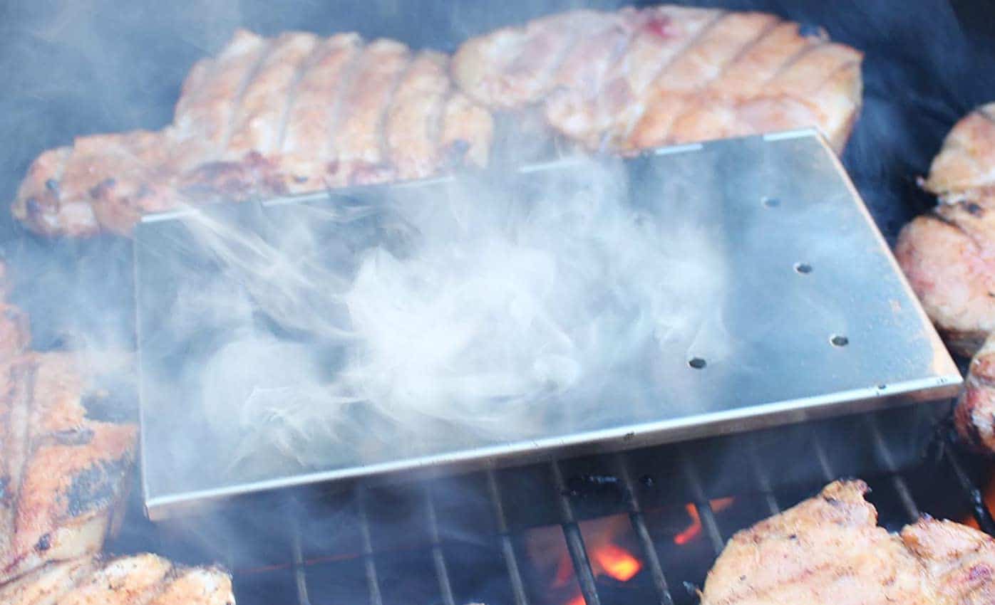 Besti reykingakassi með miklum afkastagetu- Cave Tools Smoker Box fyrir grill á grillinu