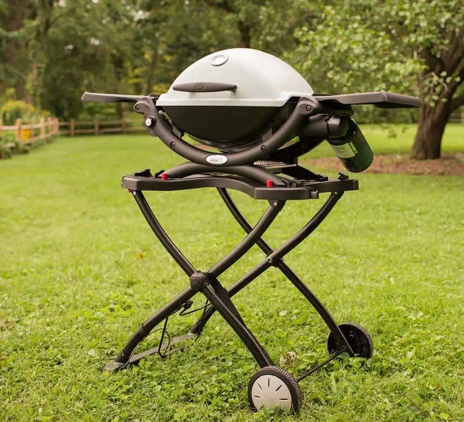 Besta flytjanlega gasgrillið í heild- Weber Q 1200 utandyra