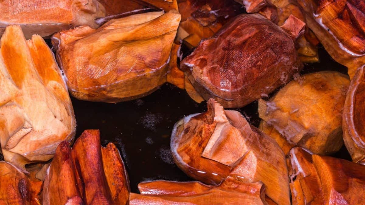 Should you soak wood before smoking