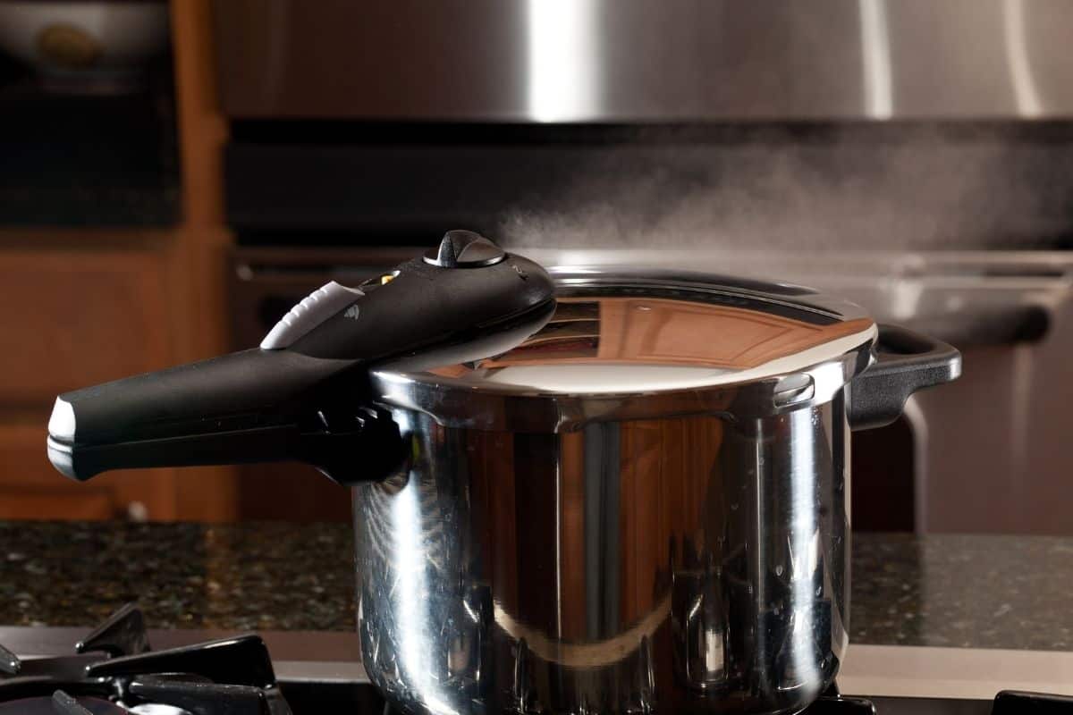 Bagaimana Cara Menggunakan Pressure Cooker untuk Mengasap Daging?