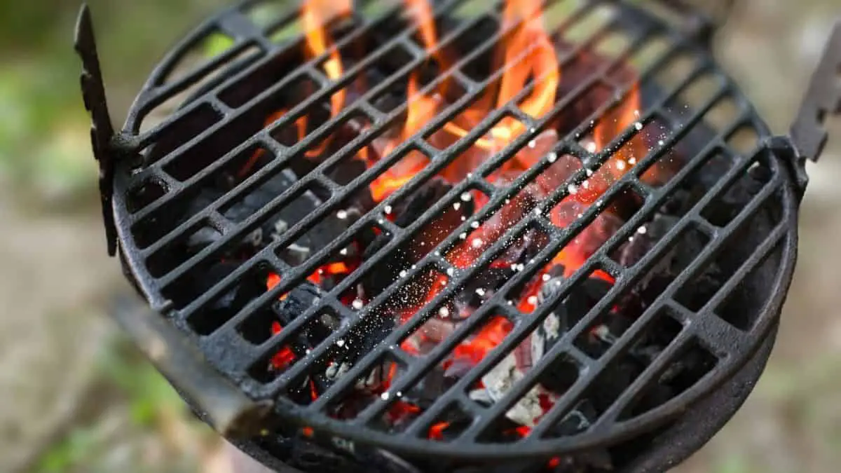 Hvad er denne hvide rest på min grill?